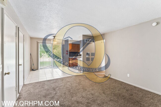 Foto del edificio - Available Now! Carmen Ainsworth Schools - Water included - SIDE BY SIDE DUPLEX