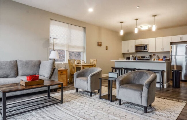 Building Photo - 140 Pearl St