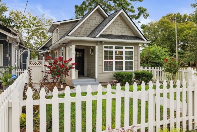 Foto del edificio - Charming Renovated 1900s Home with Modern ...
