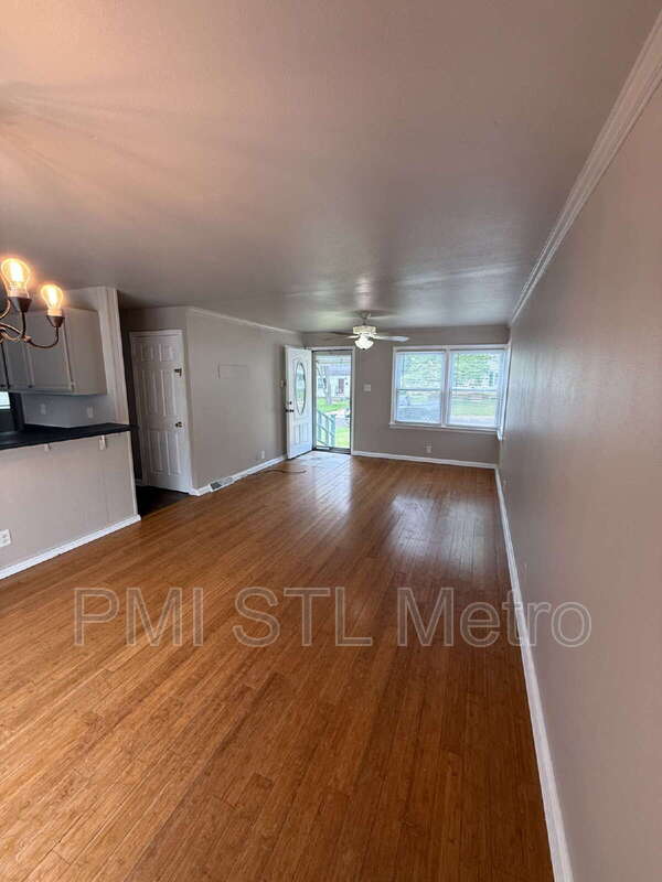 Building Photo - 1230 Roxton Dr