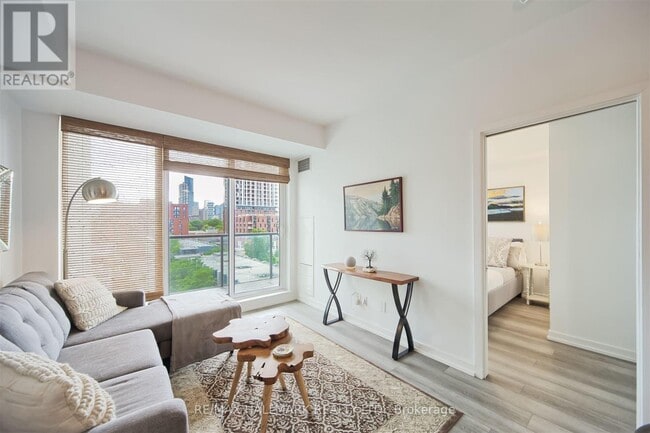 Building Photo - 260-260 Sackville St