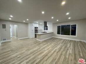 Building Photo - 854 S Sherbourne Dr