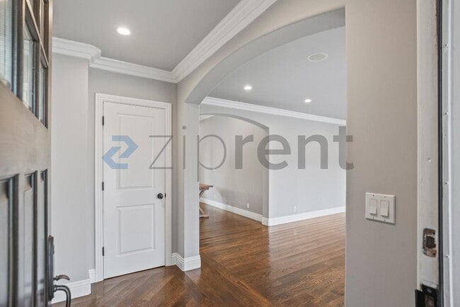 Building Photo - 616 Maple St