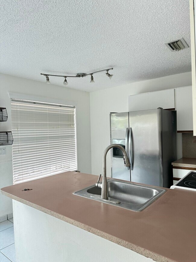 Foto del edificio - 5721 Boynton Crescent