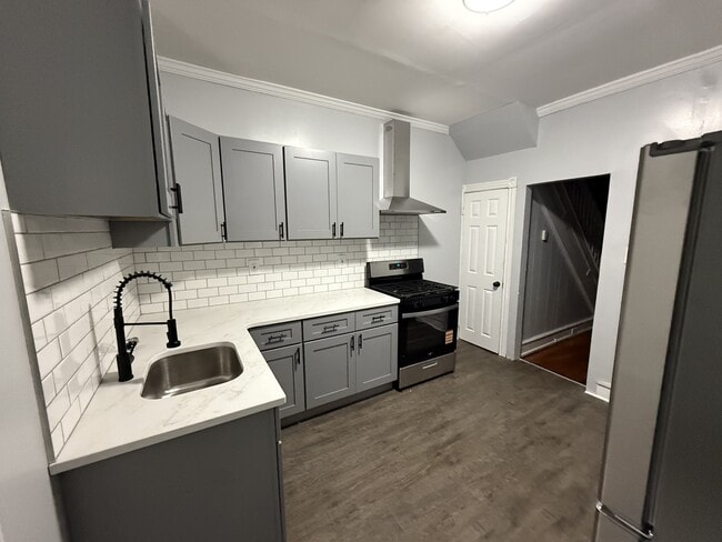 Photo - 1006 Spruce St House