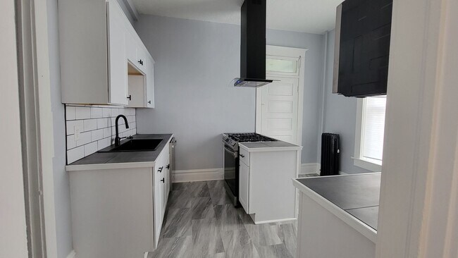 Foto del edificio - Charming renovated avenues apartment