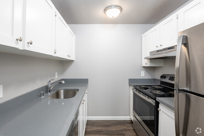 1BD, 1BA - 780SF - EMERALD PLACE