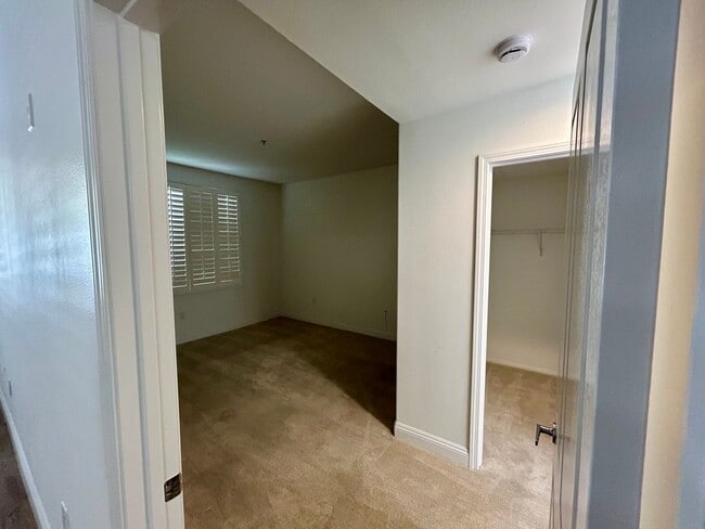 Building Photo - One Bedroom, One Bathroom Irvine Condominu...