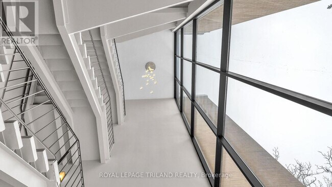 Photo du bâtiment - 104 Devonshire Ave