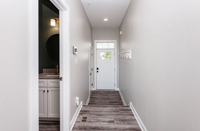 Foto del edificio - HUGE TOWNHOME!! 2 Bedroom, 3.5 Bathroom Townhome in Grimes!