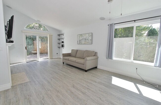 Foto del edificio - Charming Single-Level Home in Southeast Bo...