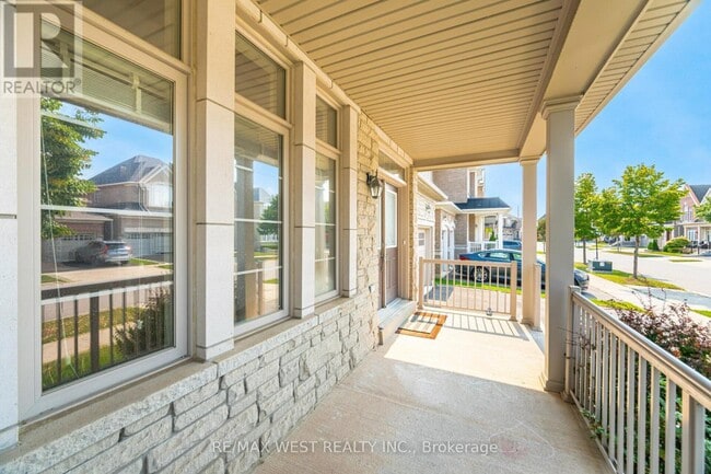 Building Photo - 422 Hidden Trail