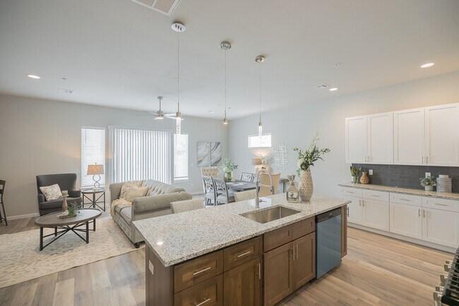 Foto del edificio - BRAND NEW LUXURY 3 BEDROOM 2.5 BATH TOWNHO...