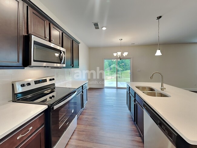 Foto del edificio - 7212 Garrett Ct