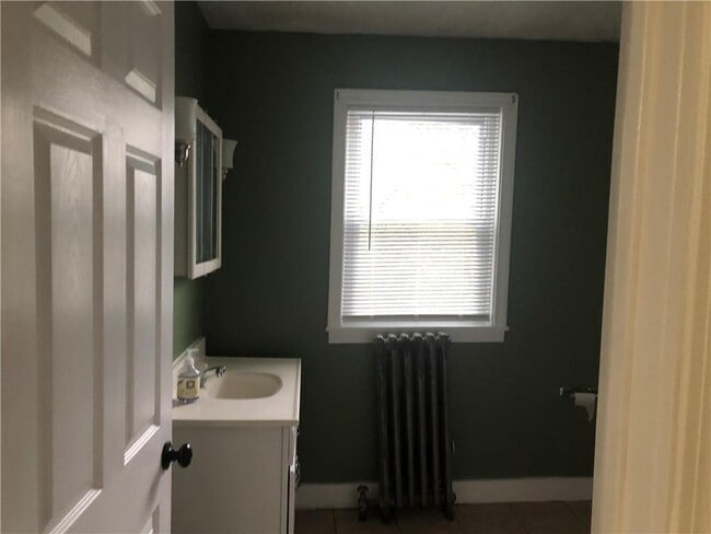 Building Photo - 692 East Ave