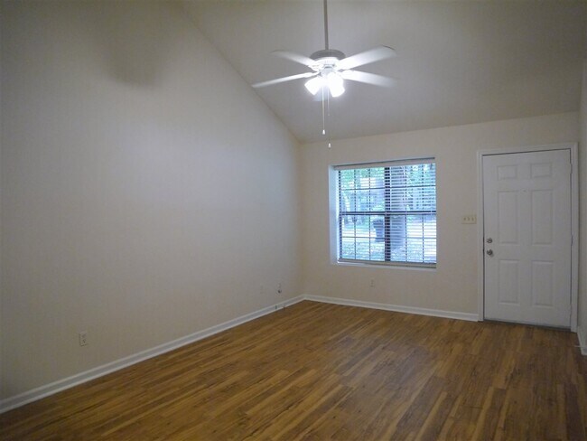 Foto del edificio - 201 Parkbrook Cir