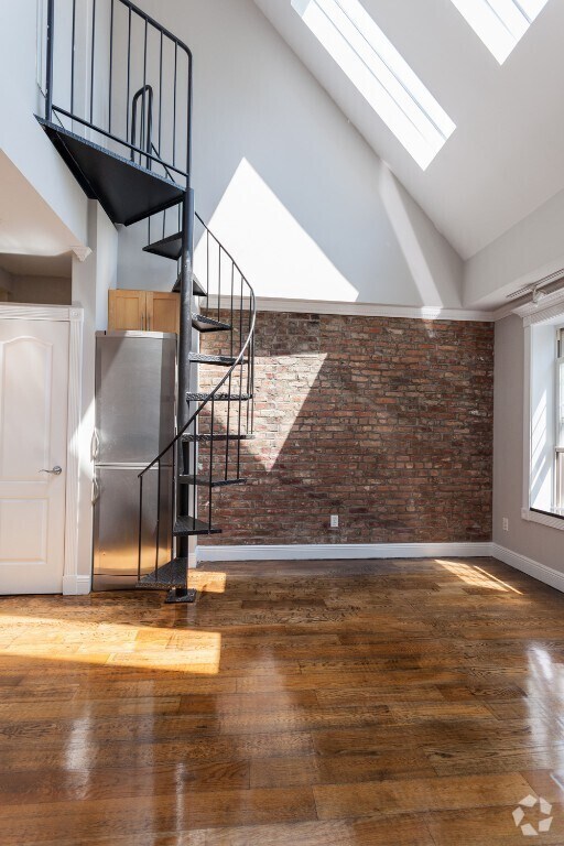 Building Photo - 350 W 21st St