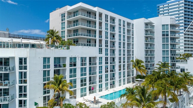 Building Photo - 401 N Birch Rd