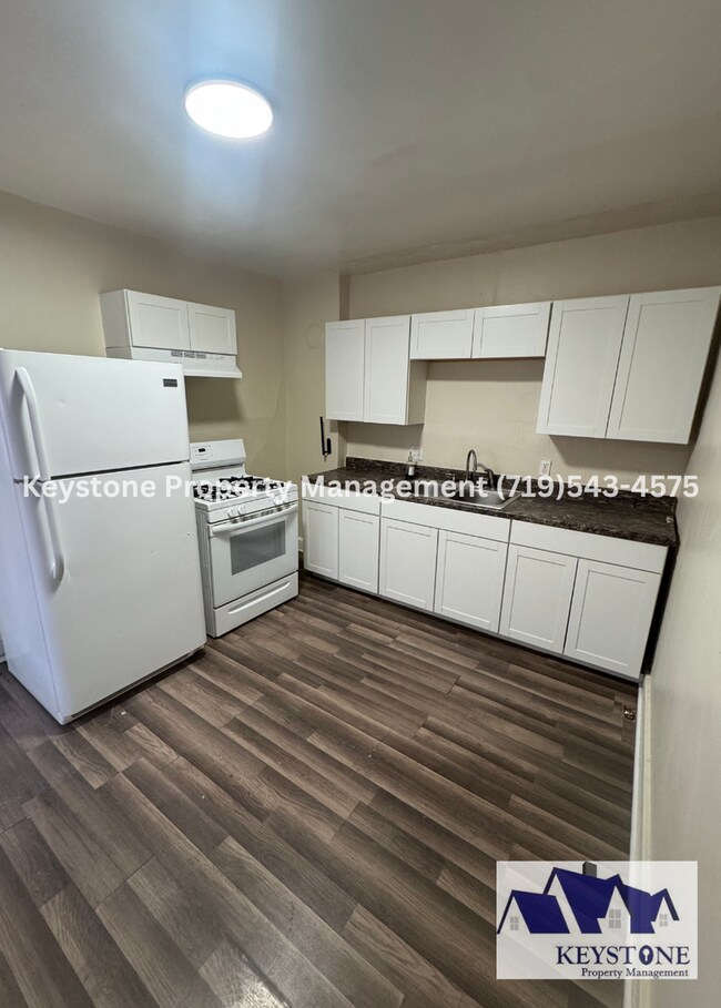 Foto del edificio - Small Dog Allowed! 1 Bedroom/1 Bathroom/1 Car Garage for Storage $875/$875