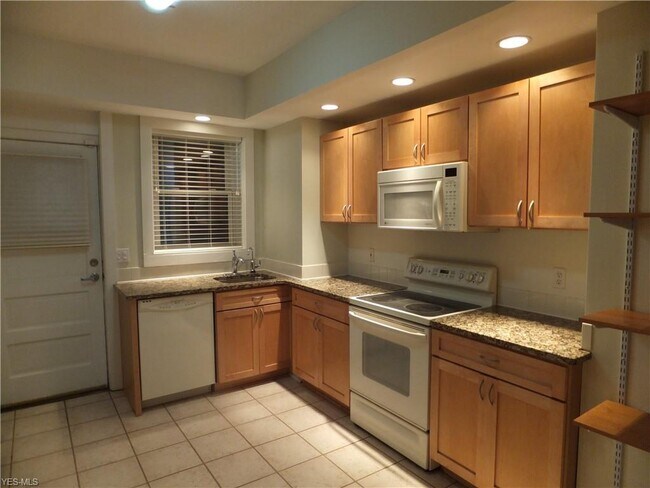 Foto del edificio - 2472 Overlook Rd