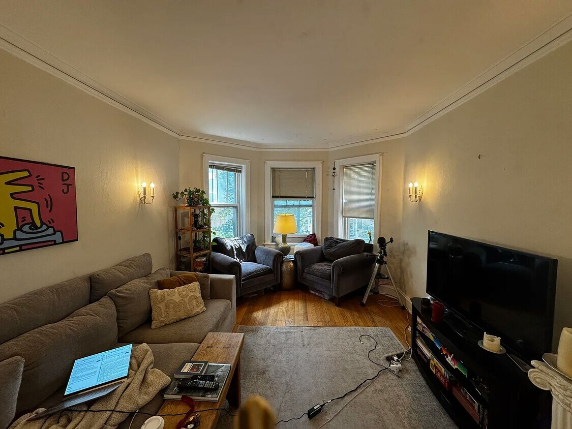 Primary Photo - 3709 N Hoyne Ave