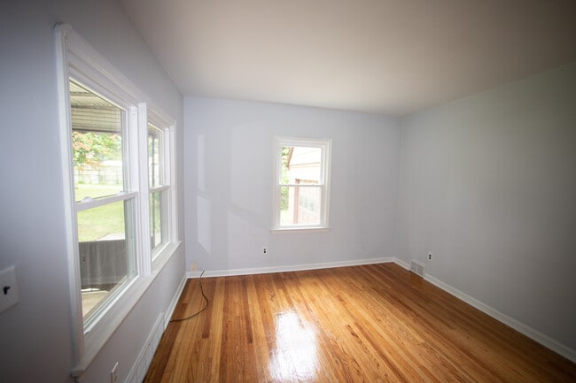 Building Photo - 1 E Schaaf Rd