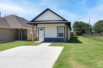 Building Photo - 2107 SW McKinley Ave