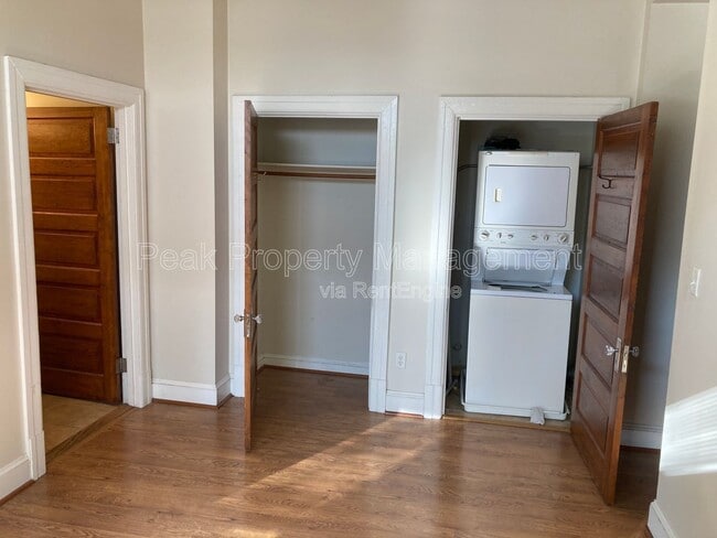 Foto del edificio - 244 N Sycamore St