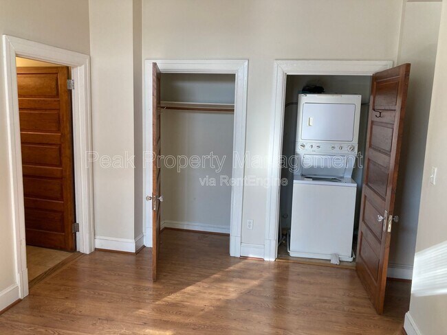 Foto del edificio - 244 N Sycamore St