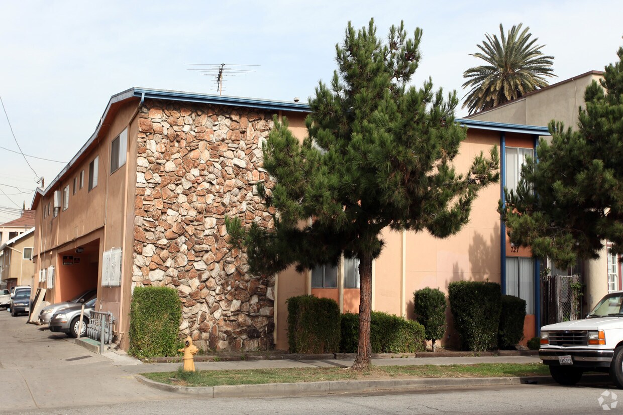 Foto principal - 727 E 7th St