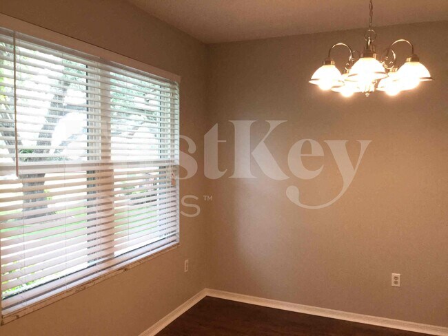Foto del edificio - 4514 Glen Eden Rd