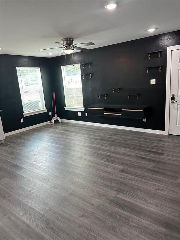 Foto del edificio - 7802 Crestview Dr