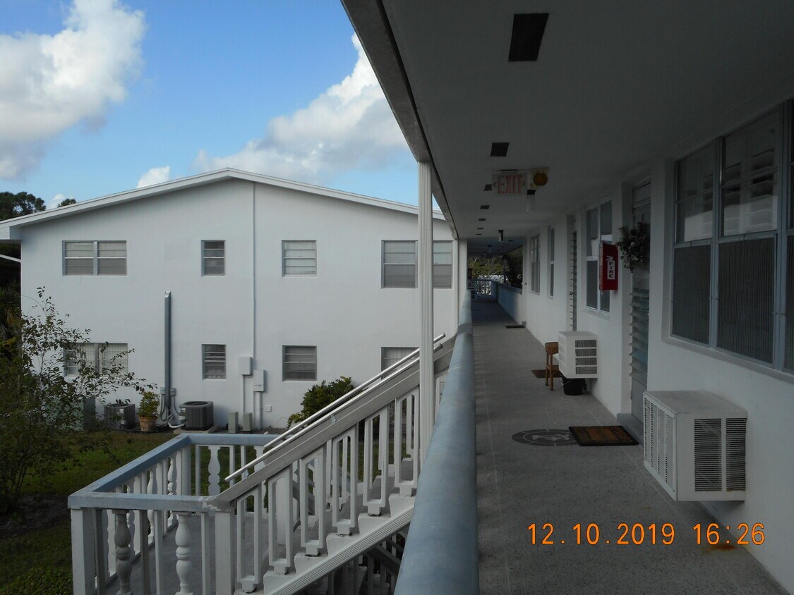 352 Norwich O, West Palm Beach, FL 33417 Condo for Rent in West Palm