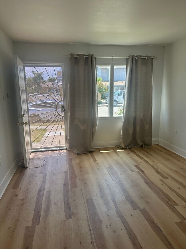 Foto del edificio - 3360-3364 Luna Ave