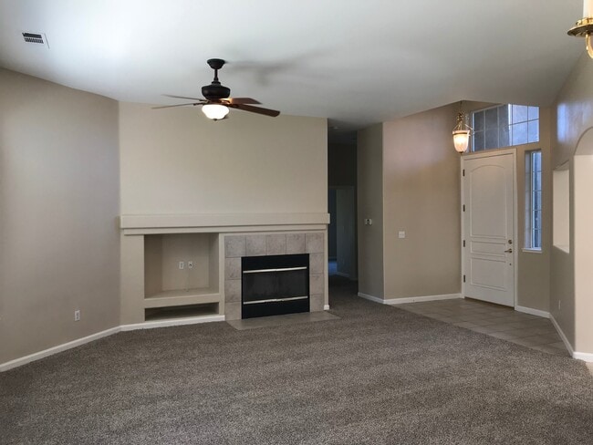 Building Photo - Single story located in a Gated Community!
