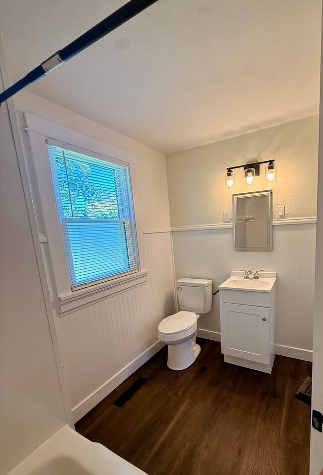 Building Photo - Gorgeous Updated 3BR Home | Granite Countertops | Detached Garage | Huge Backyard