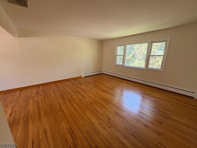Building Photo - 51 Pasadena Pl