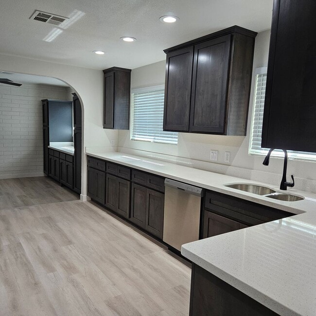 Building Photo - Remodeled home for Rent