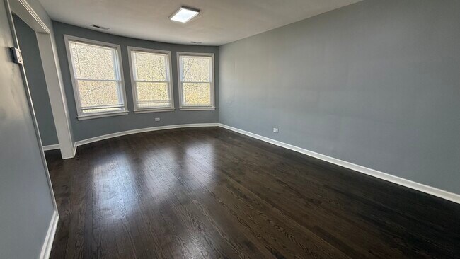 Foto del edificio - 5843 N Cicero Ave