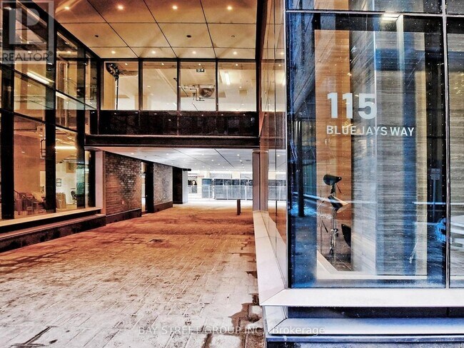 Photo du bâtiment - 115 Blue Jays Way