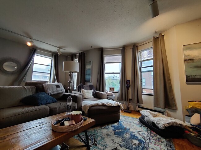 Foto del edificio - Market & Faneuil Brighton Rowhouse 1-Bed w...