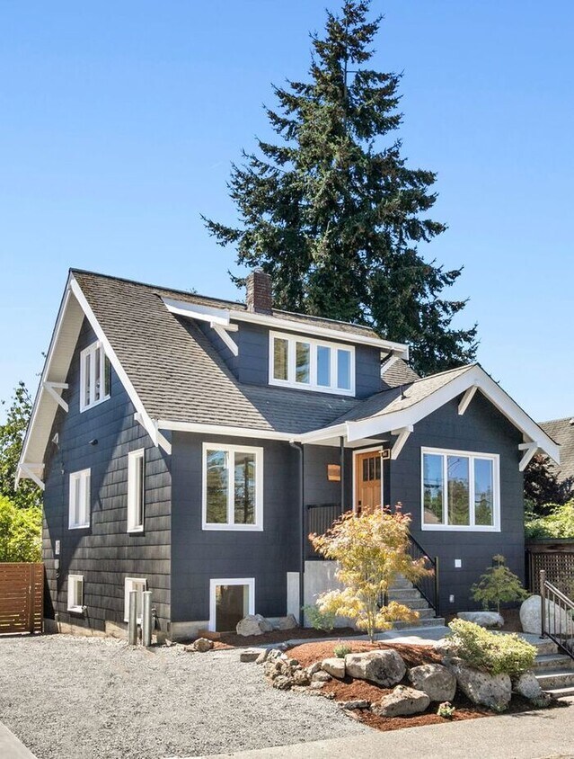 Foto principal - Stunningly Remodeled 1905 Beauty!