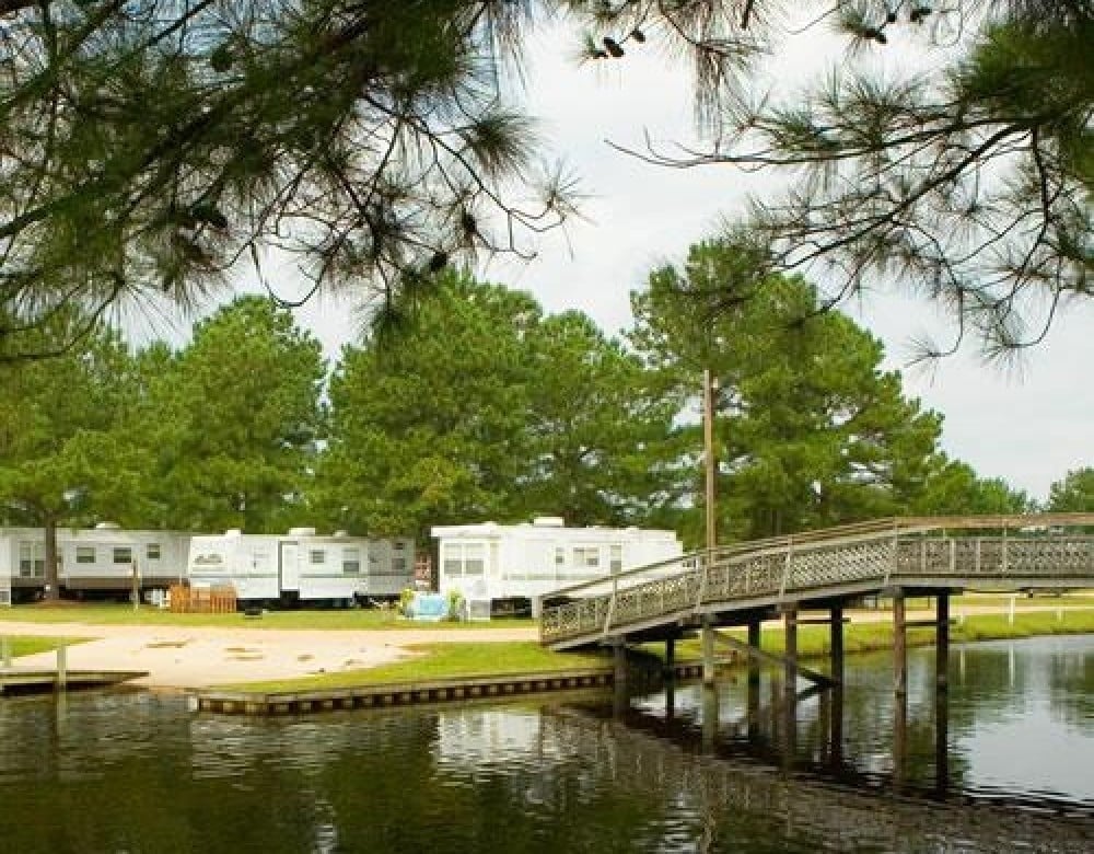 Twin Lakes RV & Camping Resort Apartments in Chocowinity, NC