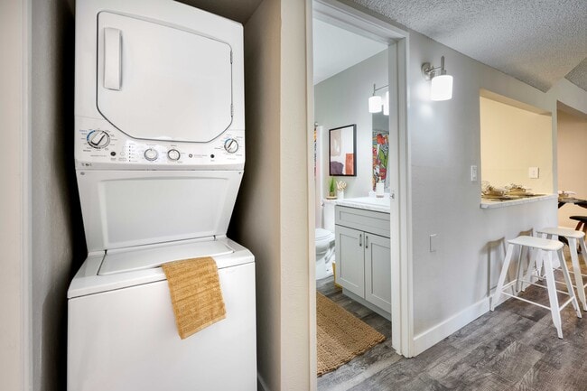 2x1 Model Washer/Dryer - Solstice CO