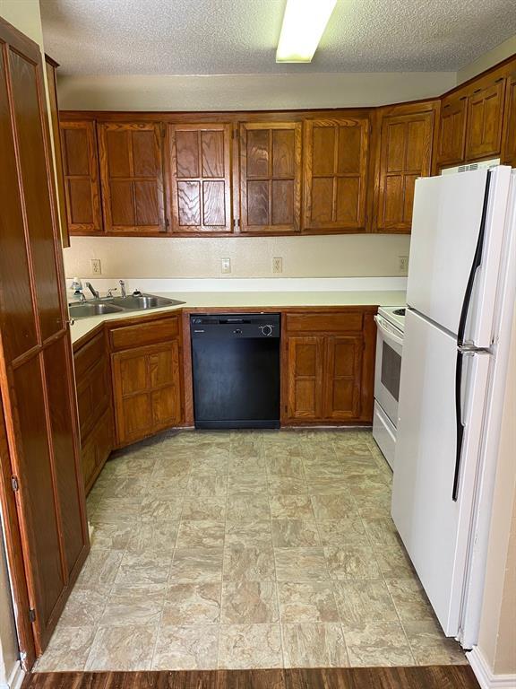 Building Photo - 125 NE Johnson Ave