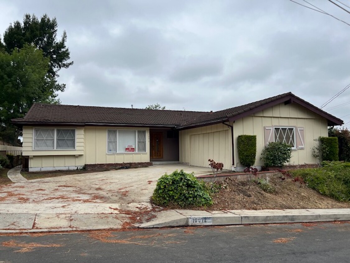 Foto principal - Hillside 3 Bed / 1 3/4 Bath Ranch Style Ho...