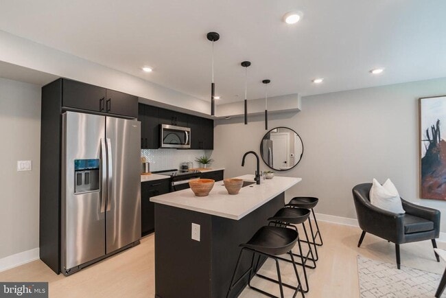 Building Photo - 6604 Ridge Ave