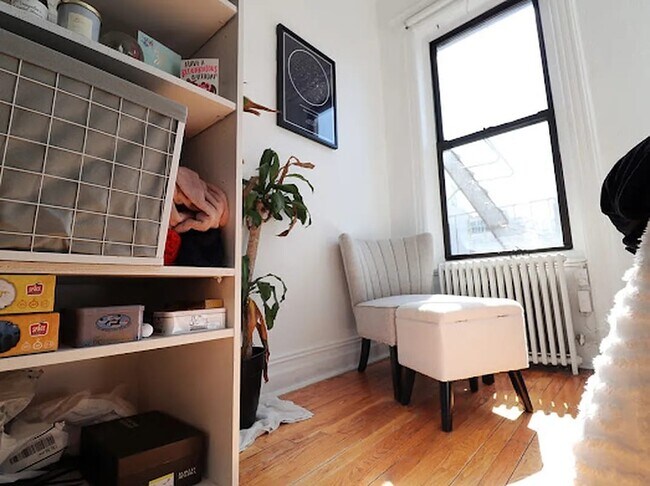 Foto del edificio - 349 W Broadway