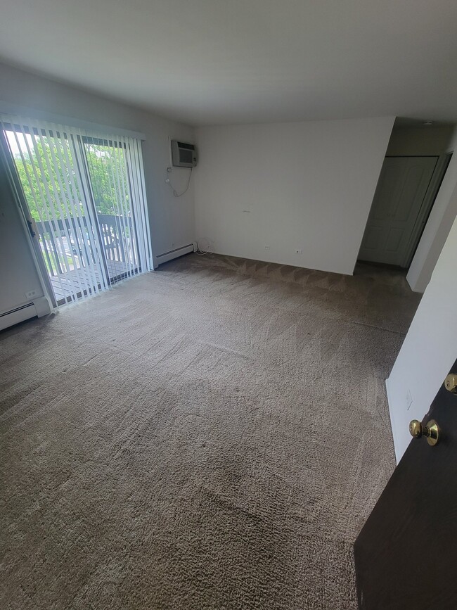 Building Photo - 547 Brookside Dr