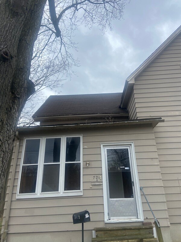 Primary Photo - 721 W Genesee Ave